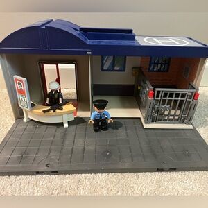PLAYMOBIL City Action # 5689 Take Along Police Station Carrying Case